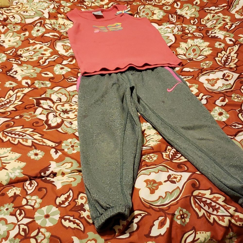 Nike and old navy  girls size 4  out fit